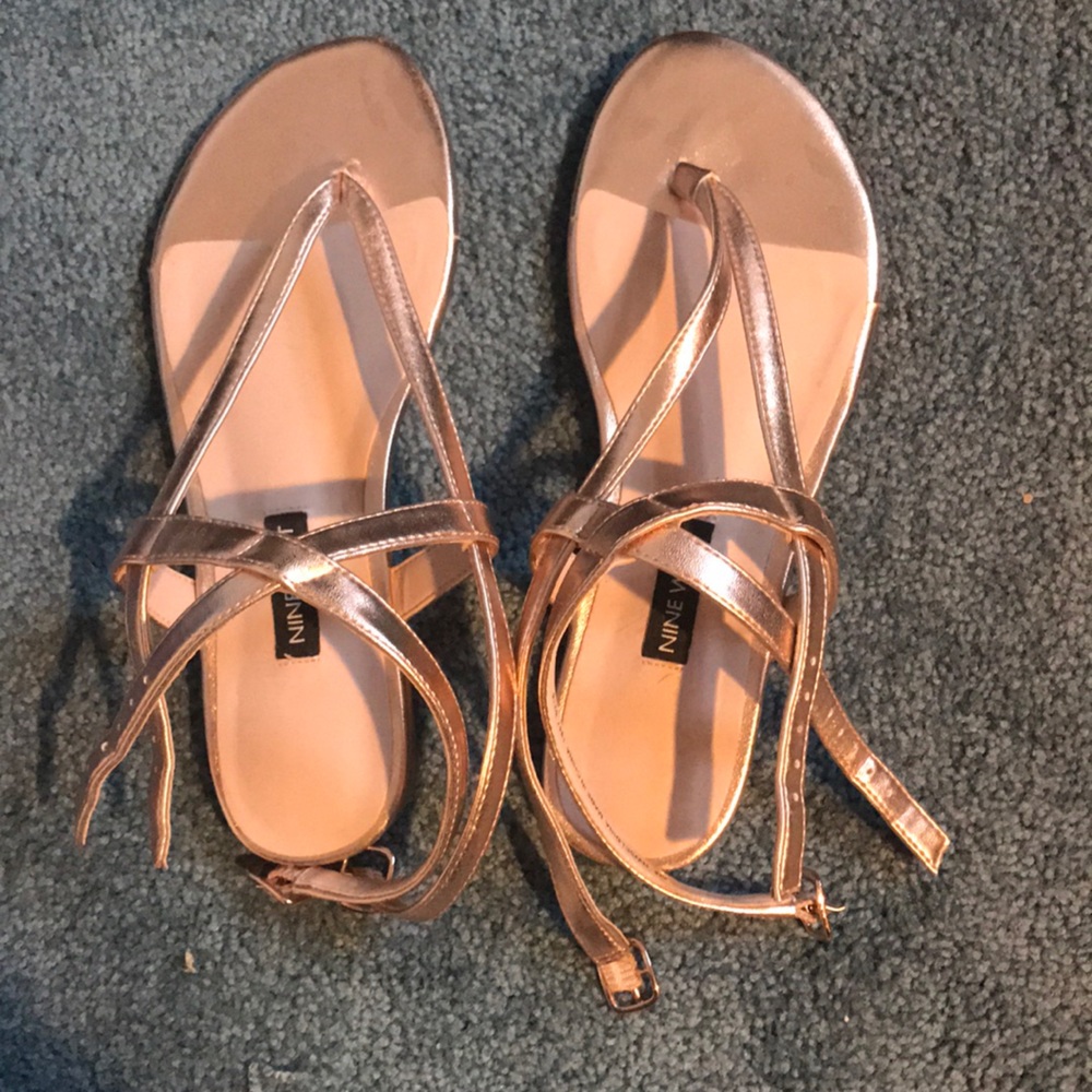 Brand new Nine West tie up sandals in size 6, gold